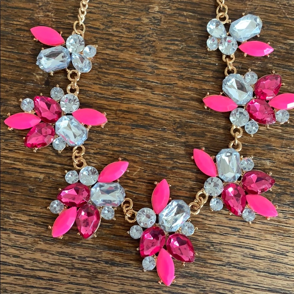 NWT pink necklace